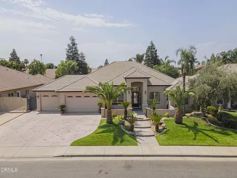 9105 Centennial Ct, Bakersfield, CA 93312