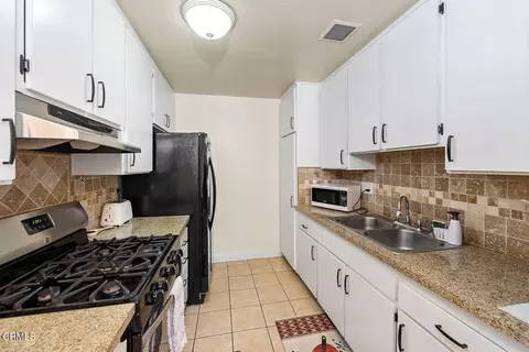 Kitchen - 1011 Cheyenne Way, Oxnard, CA 93033 photo 1 of 1