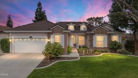 10121 Dutch Iris Dr, Bakersfield, CA 93311
