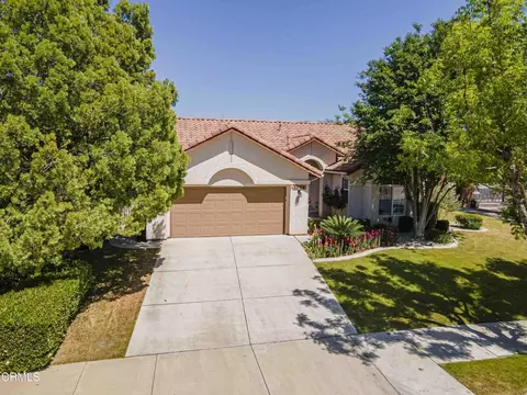 2204 Snowdrop Dr, Bakersfield, CA 93311