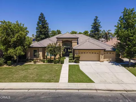 13010 Williamsburg Pl, Bakersfield, CA 93314