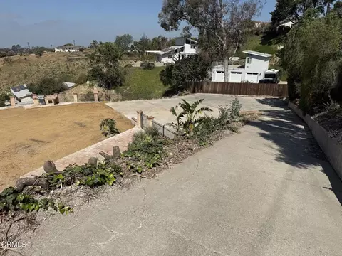 894 W Highland Dr, Camarillo, CA 93010 photo 3