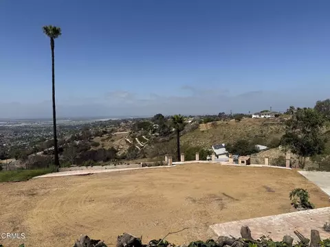 894 W Highland Dr, Camarillo, CA 93010 photo 2