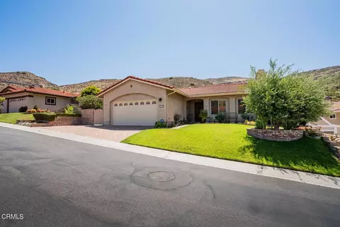 1148 Belleza St, Camarillo, CA 93012