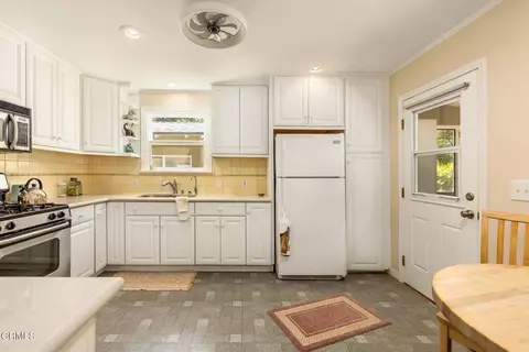 Kitchen - 840 Fairview Rd, Ojai, CA 93023 photo 2 of 4