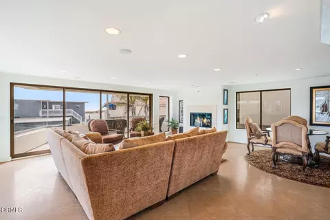 Living - 3300 Ocean Dr, Oxnard, CA 93035 photo 1 of 3