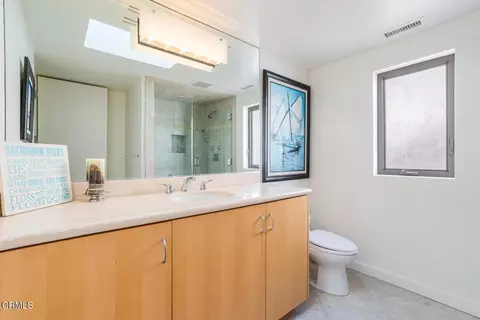 Bath - 3300 Ocean Dr, Oxnard, CA 93035 photo 3 of 7