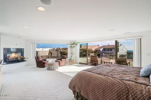 Bedroom - 3300 Ocean Dr, Oxnard, CA 93035 photo 4 of 4