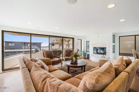 Living - 3300 Ocean Dr, Oxnard, CA 93035 photo 2 of 3