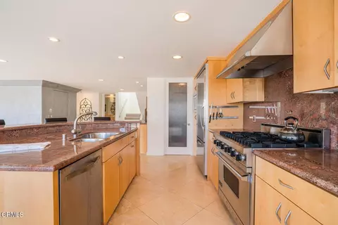 Kitchen - 3300 Ocean Dr, Oxnard, CA 93035 photo 5 of 6