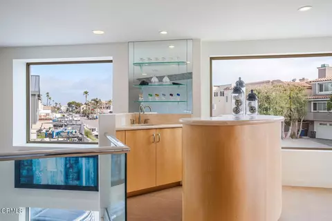 Entry Way - 3300 Ocean Dr, Oxnard, CA 93035 photo 2 of 2