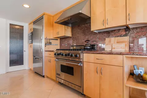 Kitchen - 3300 Ocean Dr, Oxnard, CA 93035 photo 6 of 6
