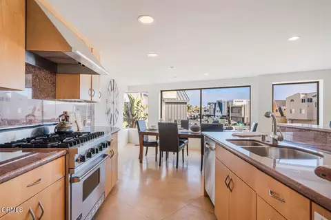 Kitchen - 3300 Ocean Dr, Oxnard, CA 93035 photo 2 of 6