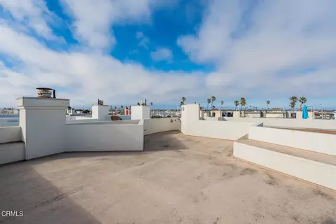 Exterior - 3300 Ocean Dr, Oxnard, CA 93035 photo 2 of 5