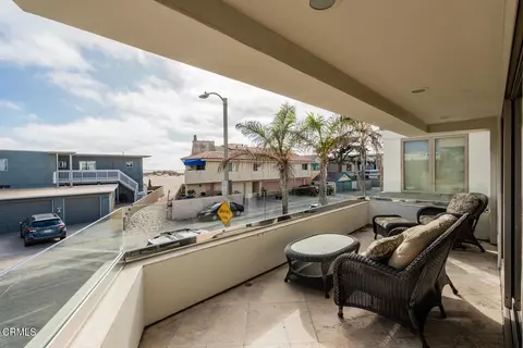 Exterior - 3300 Ocean Dr, Oxnard, CA 93035 photo 4 of 5