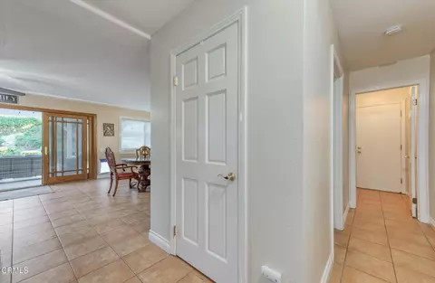 Entry Way - 652 Stonebrook St, Simi Valley, CA 93065 photo 4 of 8