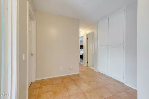 Entry Way - 652 Stonebrook St, Simi Valley, CA 93065 photo 7 of 8