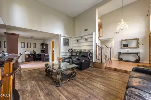Living - 652 Stonebrook St, Simi Valley, CA 93065 photo 3 of 4