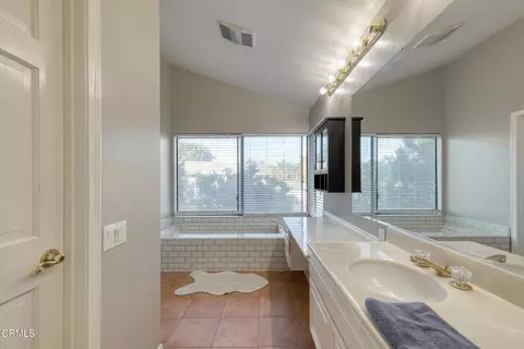 Bath - 652 Stonebrook St, Simi Valley, CA 93065 photo 3 of 6
