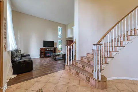 Entry Way - 652 Stonebrook St, Simi Valley, CA 93065 photo 2 of 8