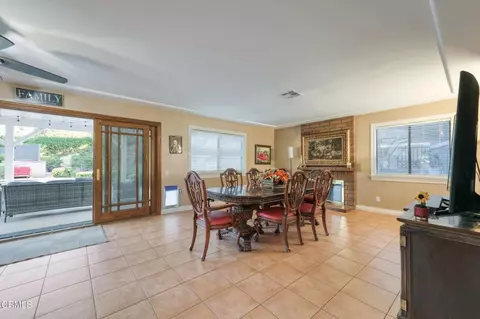 Dining - 652 Stonebrook St, Simi Valley, CA 93065 photo 1 of 3