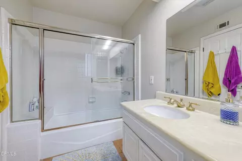 Bath - 652 Stonebrook St, Simi Valley, CA 93065 photo 6 of 6
