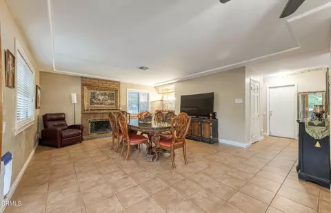 Dining - 652 Stonebrook St, Simi Valley, CA 93065 photo 2 of 3