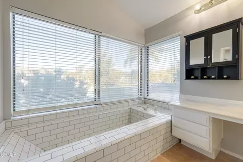 Bath - 652 Stonebrook St, Simi Valley, CA 93065 photo 4 of 6