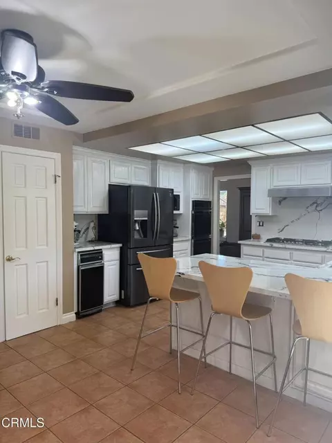 Kitchen - 652 Stonebrook St, Simi Valley, CA 93065 photo 5 of 6