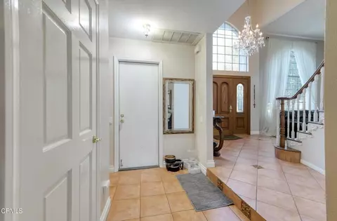Entry Way - 652 Stonebrook St, Simi Valley, CA 93065 photo 5 of 8