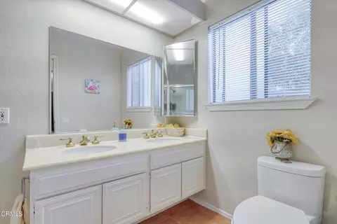 Bath - 652 Stonebrook St, Simi Valley, CA 93065 photo 5 of 6