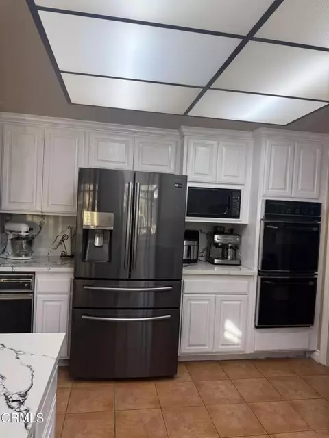 Kitchen - 652 Stonebrook St, Simi Valley, CA 93065 photo 1 of 6