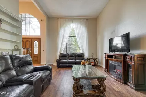 Living - 652 Stonebrook St, Simi Valley, CA 93065 photo 4 of 4