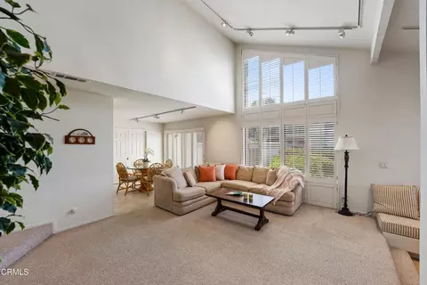 Living - 3310 Sunset Ln, Oxnard, CA 93035 photo 3 of 5