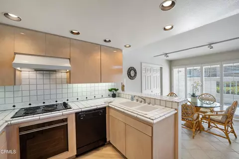 Kitchen - 3310 Sunset Ln, Oxnard, CA 93035 photo 2 of 3