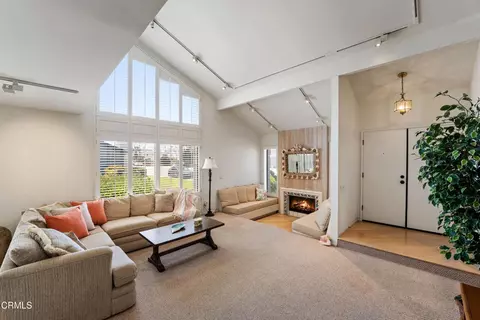 Living - 3310 Sunset Ln, Oxnard, CA 93035 photo 1 of 5