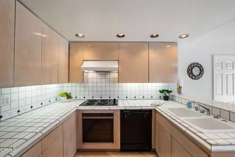Kitchen - 3310 Sunset Ln, Oxnard, CA 93035 photo 3 of 3