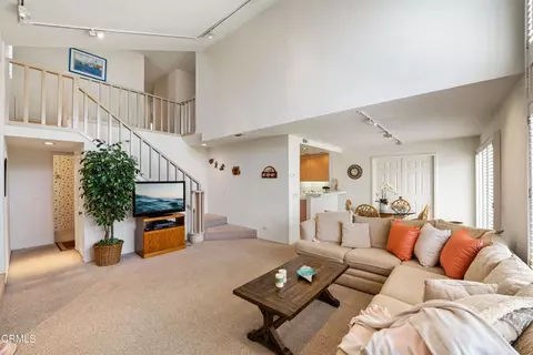Living - 3310 Sunset Ln, Oxnard, CA 93035 photo 5 of 5