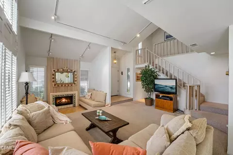 Living - 3310 Sunset Ln, Oxnard, CA 93035 photo 4 of 5