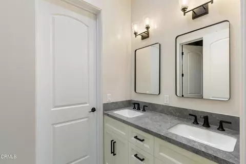Bath - 6174 Cobblestone Dr, Ventura, CA 93003 photo 7 of 8