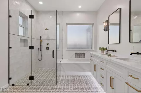 Bath - 6174 Cobblestone Dr, Ventura, CA 93003 photo 3 of 8