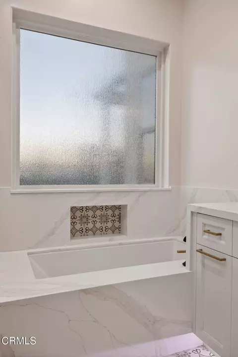Bath - 6174 Cobblestone Dr, Ventura, CA 93003 photo 2 of 8