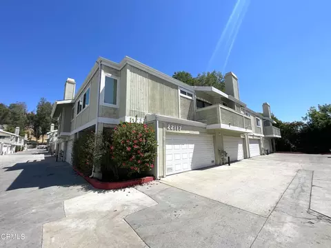 22117 Burbank Blvd #4, Woodland Hills, CA 91367