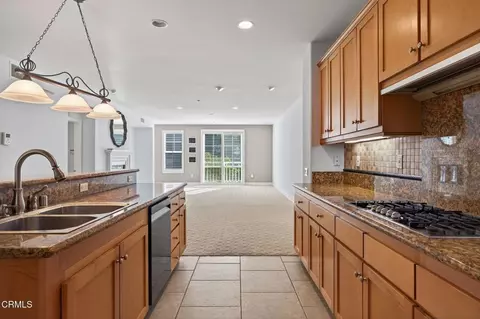 Kitchen - 1423 Windshore Way, Oxnard, CA 93035 photo 7 of 10
