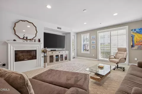 Living - 1423 Windshore Way, Oxnard, CA 93035 photo 2 of 6