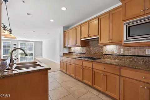 Kitchen - 1423 Windshore Way, Oxnard, CA 93035 photo 8 of 10