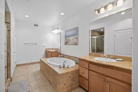 Bath - 1423 Windshore Way, Oxnard, CA 93035 photo 1 of 4