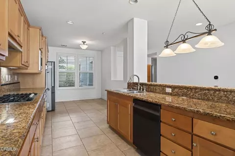 Kitchen - 1423 Windshore Way, Oxnard, CA 93035 photo 10 of 10