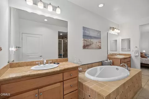 Bath - 1423 Windshore Way, Oxnard, CA 93035 photo 2 of 4