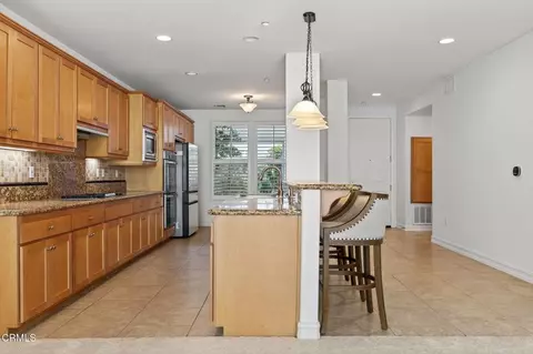 Kitchen - 1423 Windshore Way, Oxnard, CA 93035 photo 9 of 10